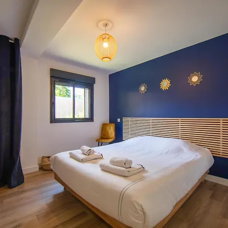 Javal A Avec Piscine Chauffee Du 0105 Au 1510 * Ares